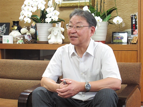 青山健司理事長の画像